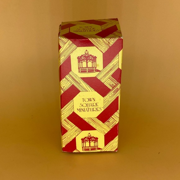 Town Square Miniatures High Chair - Picture 10 of 10